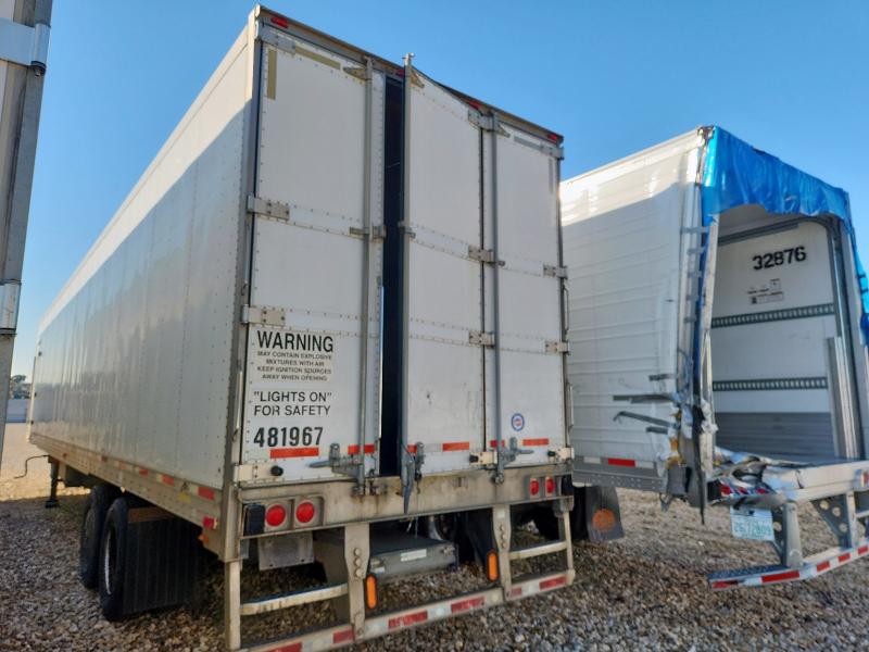 1UYVS248XDU630121 - 2013 UTILITY VS2RA WHITE photo 3