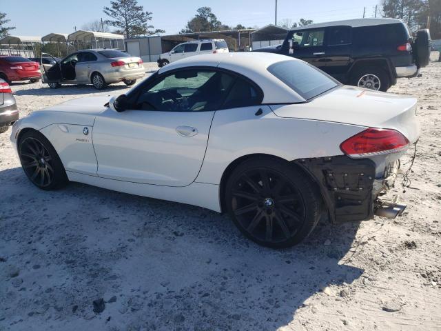 WBALM5C5XBE379064 - 2011 BMW Z4 SDRIVE30I WHITE photo 2