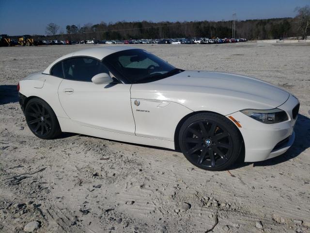 WBALM5C5XBE379064 - 2011 BMW Z4 SDRIVE30I WHITE photo 4