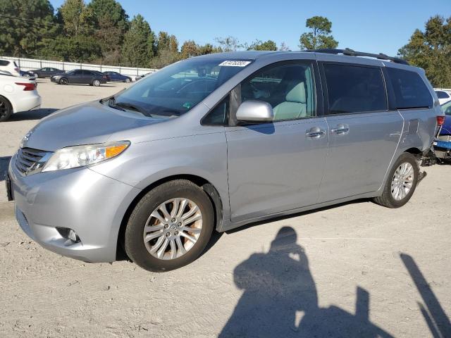 2015 TOYOTA SIENNA XLE, 