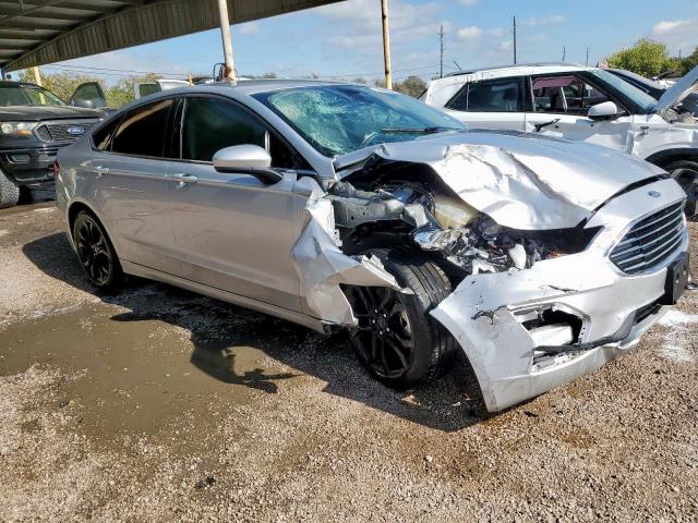 3FA6P0HD7KR132811 - 2019 FORD FUSION SE SILVER photo 4
