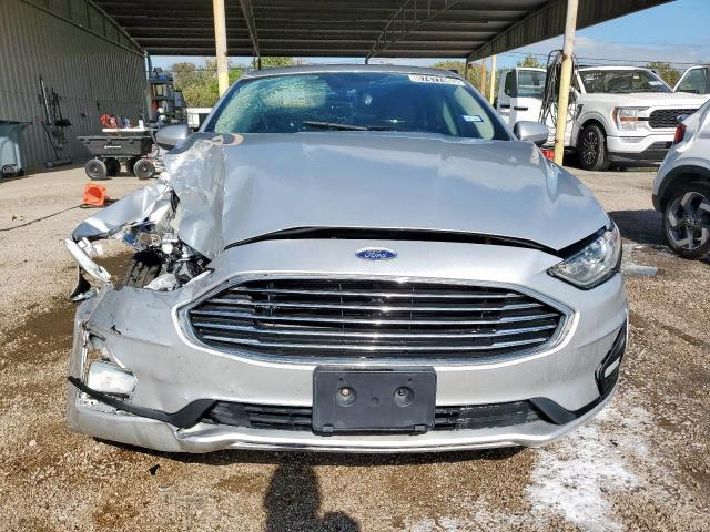 3FA6P0HD7KR132811 - 2019 FORD FUSION SE SILVER photo 5