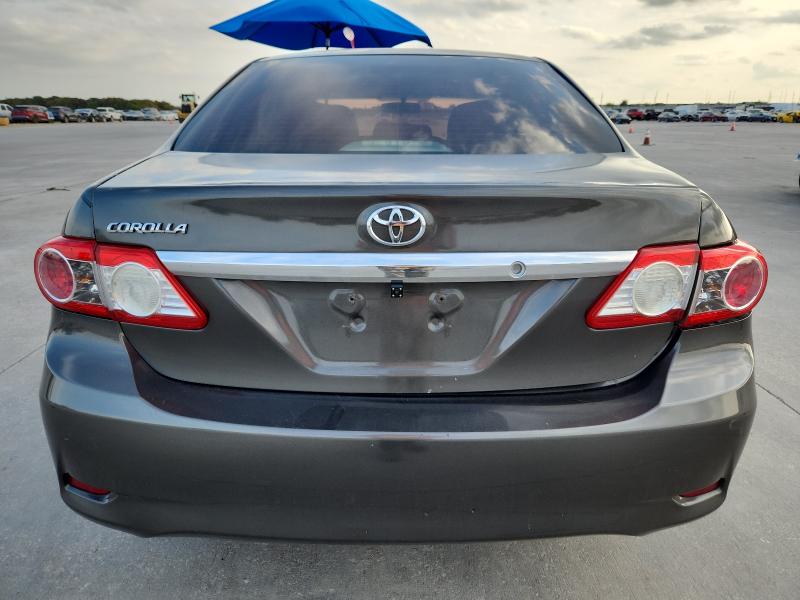 5YFBU4EE8DP205571 - 2013 TOYOTA COROLLA BASE Grau Foto 6