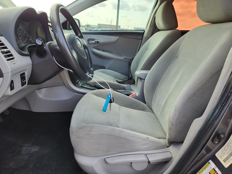 5YFBU4EE8DP205571 - 2013 TOYOTA COROLLA BASE Grau Foto 7