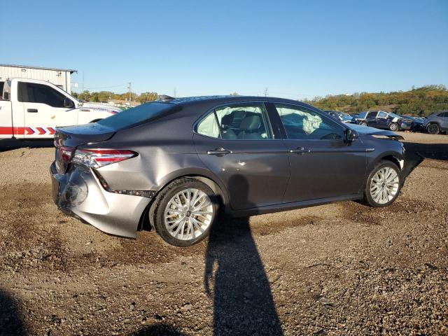 4T1F31AK9LU545811 - 2020 TOYOTA CAMRY XLE GRAY photo 3