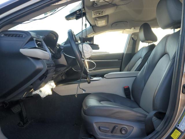 4T1F31AK9LU545811 - 2020 TOYOTA CAMRY XLE GRAY photo 7
