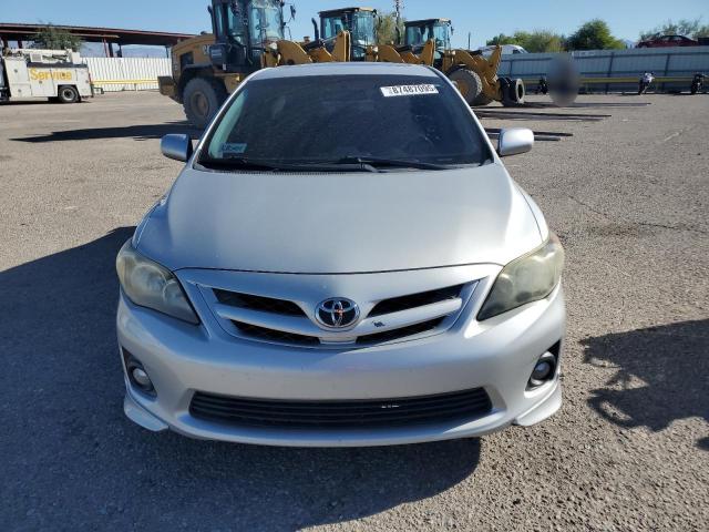 5YFBU4EE1DP221255 - 2013 TOYOTA COROLLA BASE ვერცხლისფერი ფოტო 5