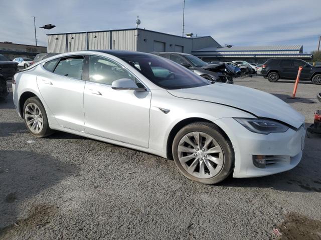 5YJSA1E29JF297553 - 2018 TESLA MODEL S WHITE photo 4