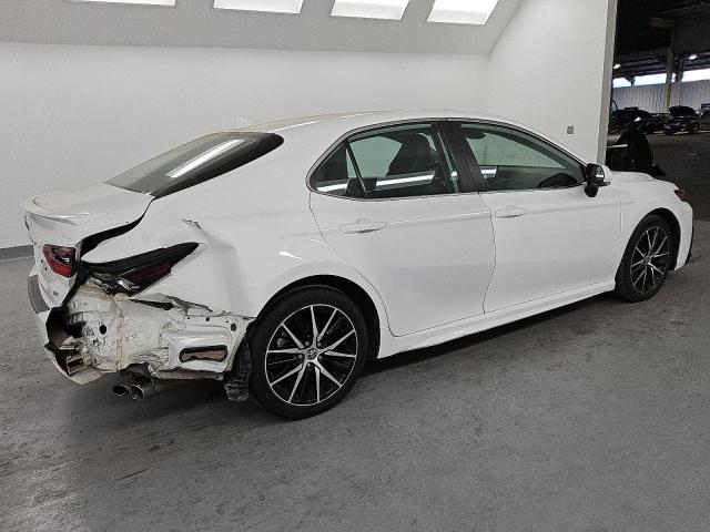 4T1G11AK0PU751504 - 2023 TOYOTA CAMRY SE NIGHT SHADE WHITE photo 3
