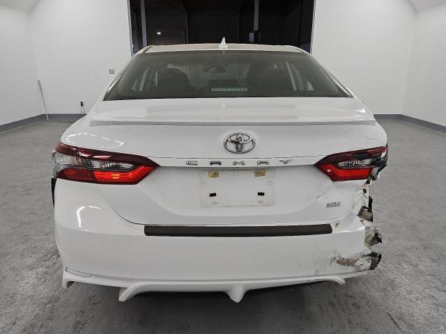 4T1G11AK0PU751504 - 2023 TOYOTA CAMRY SE NIGHT SHADE WHITE photo 6