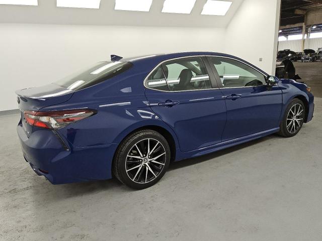 4T1G11AK4RU243684 - 2024 TOYOTA CAMRY SE NIGHT SHADE BLUE photo 3