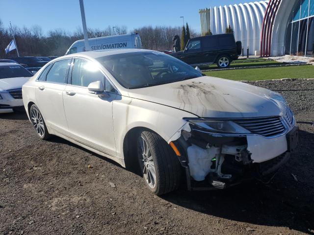 3LN6L2J94DR817273 - 2013 LINCOLN MKZ WHITE photo 4
