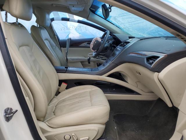 3LN6L2J94DR817273 - 2013 LINCOLN MKZ WHITE photo 7