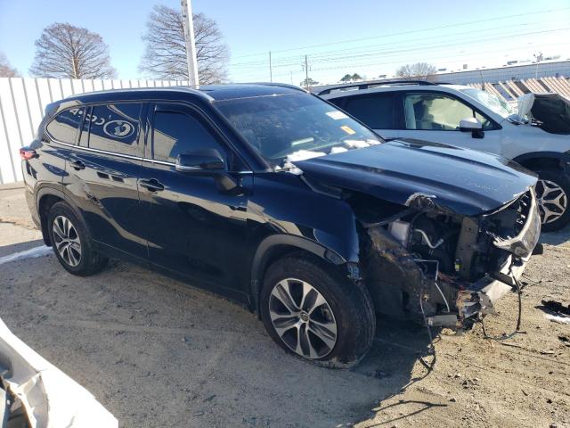 5TDGZRBH6NS179838 - 2022 TOYOTA HIGHLANDER XLE BLACK photo 4
