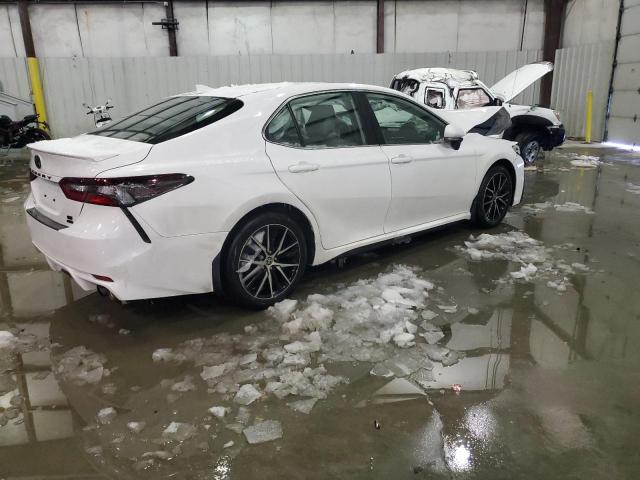 4T1T11BK1RU111723 - 2024 TOYOTA CAMRY SE NIGHT SHADE WHITE photo 3