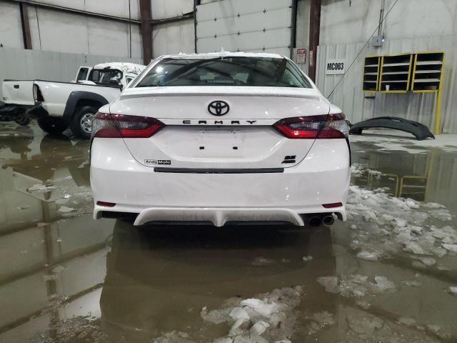 4T1T11BK1RU111723 - 2024 TOYOTA CAMRY SE NIGHT SHADE WHITE photo 6