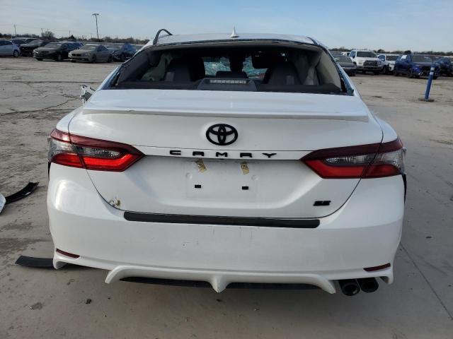 4T1G11AK0RU918270 - 2024 TOYOTA CAMRY SE NIGHT SHADE WHITE photo 6