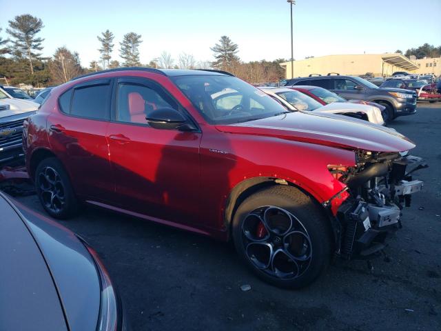ZASPAKBNXP7D57243 - 2023 ALFA ROMEO STELVIO TI RED photo 4