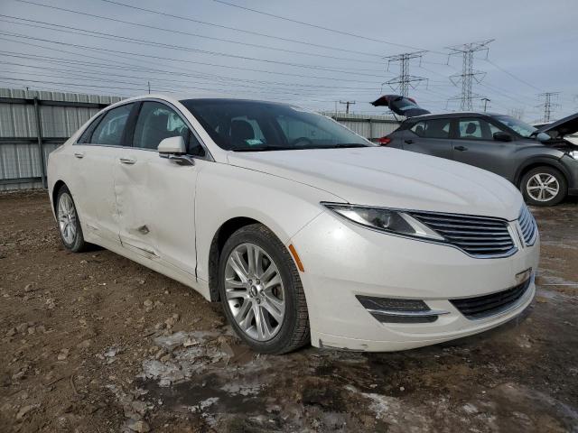 3LN6L2J94GR611911 - 2016 LINCOLN MKZ WHITE photo 4