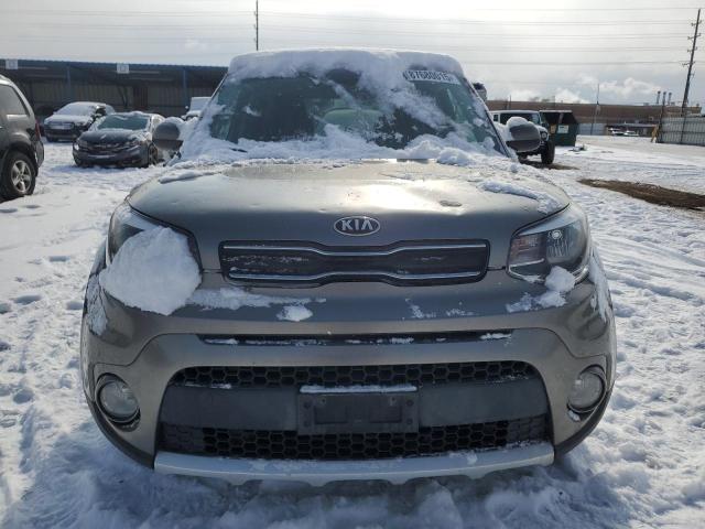 KNDJP3A5XJ7580278 - 2018 KIA SOUL + GRAY photo 5