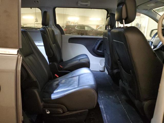 2C4RC1CG5GR208517 - 2016 CHRYSLER TOWN & COU TOURING L GRAY photo 11
