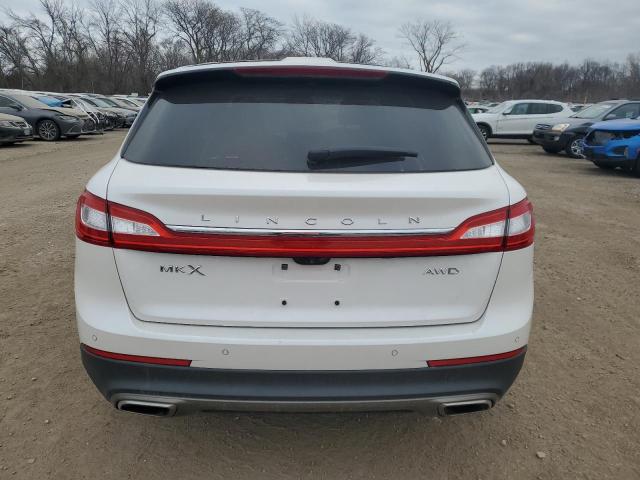 2LMTJ8LP7GBL77497 - 2016 LINCOLN MKX RESERVE WHITE photo 6