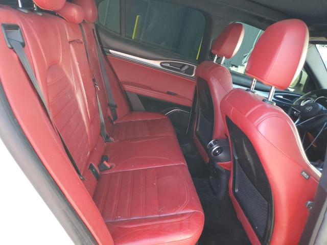 ZASFAKNN3J7B77939 - 2018 ALFA ROMEO STELVIO TI SPORT WHITE photo 11