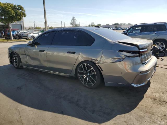 WBA33EH08RCR40142 - 2024 BMW 740 XI GRAY photo 2