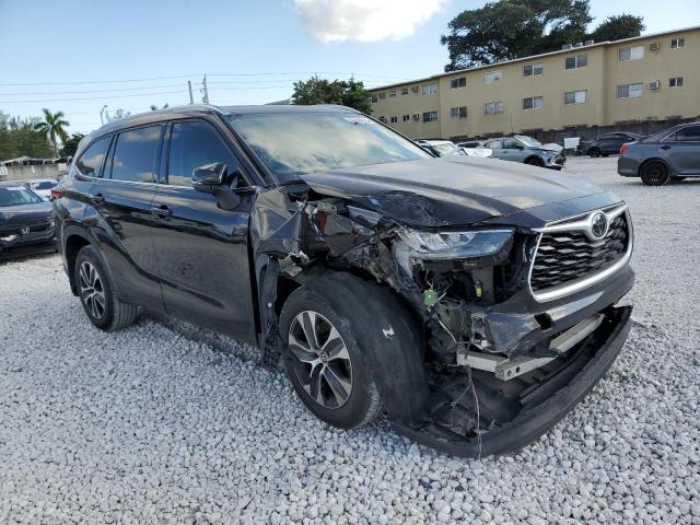 5TDGZRAH3LS010777 - 2020 TOYOTA HIGHLANDER XLE BLACK photo 4