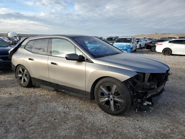 WB523CF02SCS84494 - 2025 BMW IX XDRIVE50 GRAY photo 4