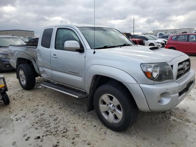 5TETU62NX9Z657785 - 2009 TOYOTA TACOMA PRERUNNER ACCESS CAB SILVER photo 4