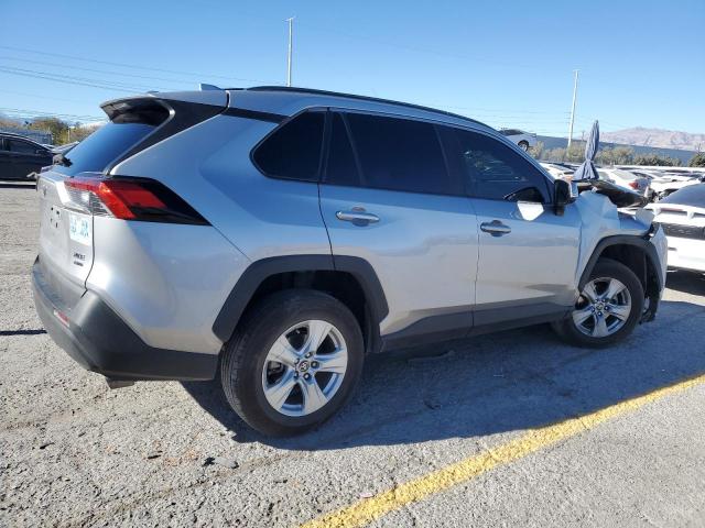 2T3P1RFV5MC220868 - 2021 TOYOTA RAV4 XLE 灰色 照片 3