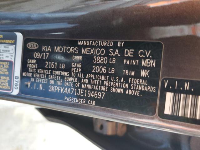 3KPFK4A71JE194697 - 2018 KIA FORTE LX ნაცრისფერი ფოტო 12