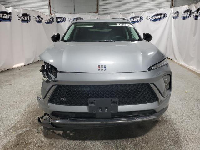 LRBFZPE42RD056434 - 2024 BUICK ENVISION ESSENCE SILVER photo 5