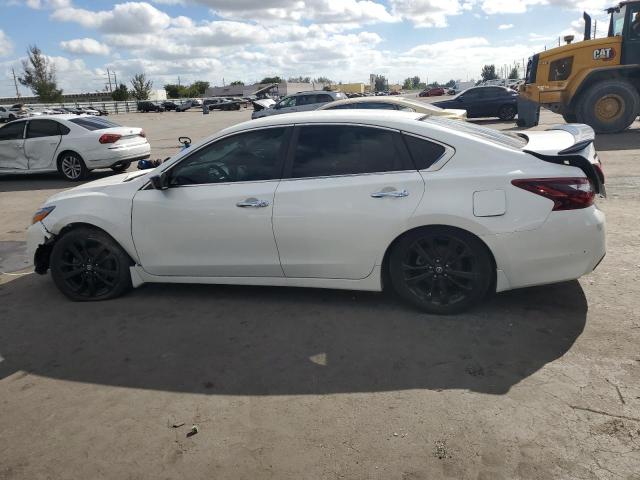 1N4AL3AP1JC299982 - 2018 NISSAN ALTIMA 2.5 Weiß Foto 2