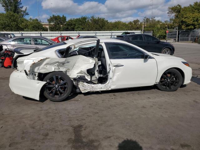 1N4AL3AP1JC299982 - 2018 NISSAN ALTIMA 2.5 Weiß Foto 3