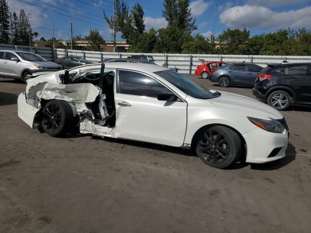 1N4AL3AP1JC299982 - 2018 NISSAN ALTIMA 2.5 Weiß Foto 4