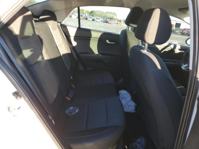 3KPA24AD2ME382844 - 2021 KIA RIO LX WHITE photo 10