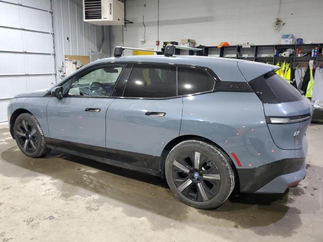 WB523CF0XPCL86360 - 2023 BMW IX XDRIVE50 GRAY photo 2