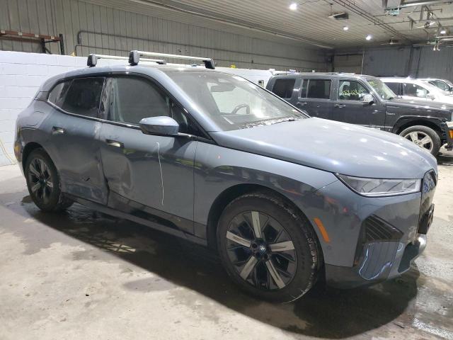 WB523CF0XPCL86360 - 2023 BMW IX XDRIVE50 GRAY photo 4