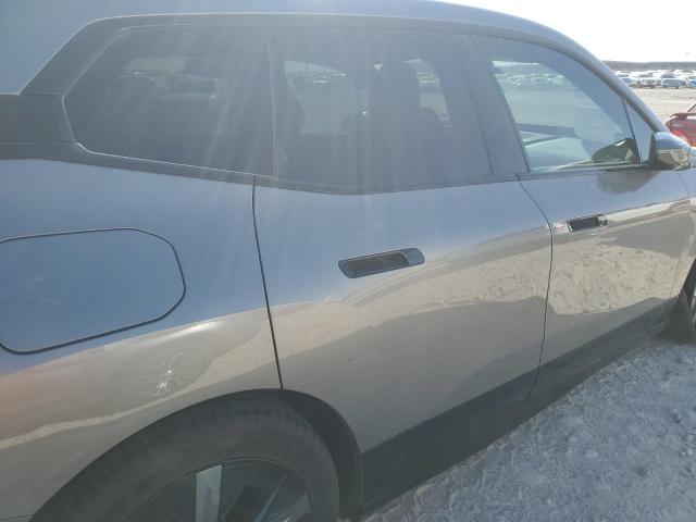 WB523CF07PCM53366 - 2023 BMW IX XDRIVE50 SILVER photo 11