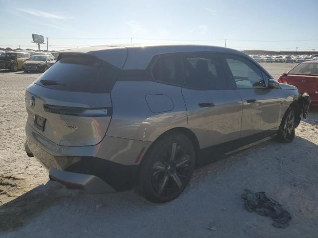 WB523CF07PCM53366 - 2023 BMW IX XDRIVE50 SILVER photo 3