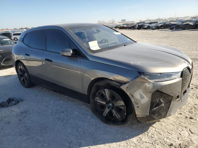 WB523CF07PCM53366 - 2023 BMW IX XDRIVE50 SILVER photo 4