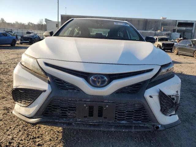 4T1T31AK3PU054109 - 2023 TOYOTA CAMRY SE NIGHT SHADE WHITE photo 5