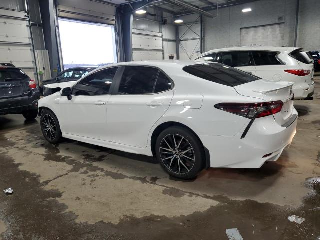 4T1G11AK7RU853319 - 2024 TOYOTA CAMRY SE NIGHT SHADE WHITE photo 2