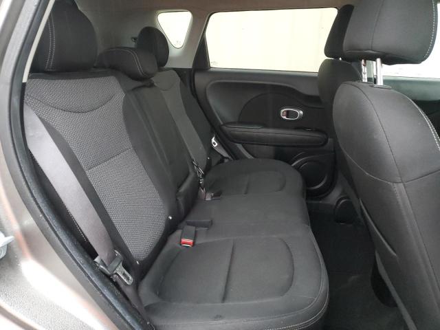 KNDJP3A5XJ7579714 - 2018 KIA SOUL + TAN photo 10