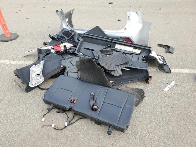 5TDGZRBH8NS256676 - 2022 TOYOTA HIGHLANDER XLE SILVER photo 13