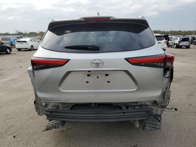 5TDGZRBH8NS256676 - 2022 TOYOTA HIGHLANDER XLE SILVER photo 6
