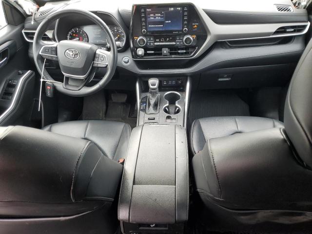 5TDGZRBH8NS256676 - 2022 TOYOTA HIGHLANDER XLE SILVER photo 8