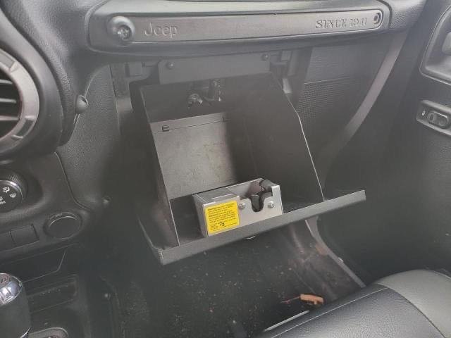 1J4HA3H16BL500982 - 2011 JEEP WRANGLER U SPORT فضي صورة 7